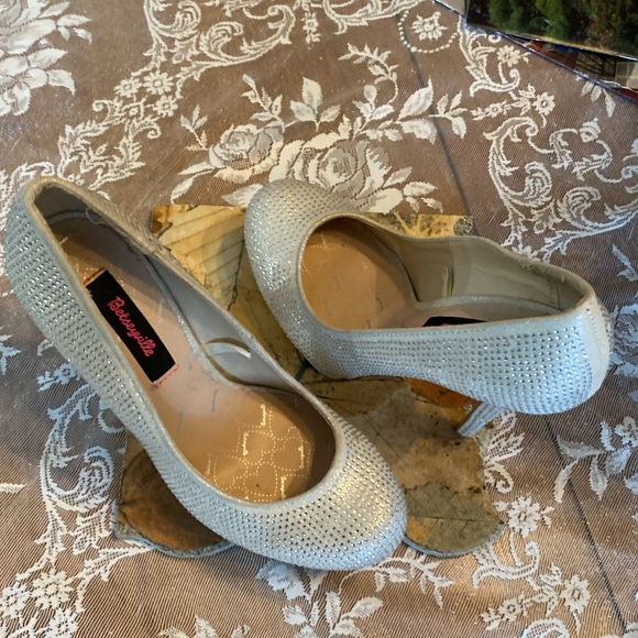 BETSEY JOHNSON BETSEYVILLE SHIMMERY RHINESTONE STUDDED SPIKE HEELS SIZE 8 EUC - Picture 7 of 8